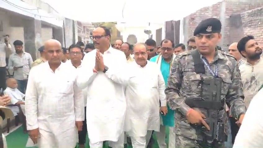 बृजेश पाठक और भूपेंद्र चौधरी पहुंचे रायबरेली, दिवंगत गिरीश नारायण पांडेय को दी श्रद्धांजलि बृजेश पाठक और भूपेंद्र चौधरी पहुंचे रायबरेली, दिवंगत गिरीश नारायण पांडेय को दी श्रद्धांजलि