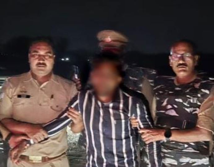 Santkabirnagar Encounter: पुलिस और बदमाशों के बीच मुठभेड़, जवाबी काईरवाई में पैर लगी गोली