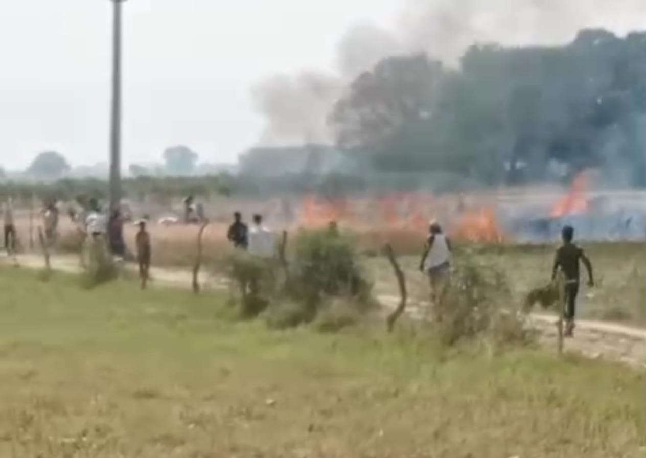 Fatehpur Fire News: किशनपुर में लगी आग, दो बीघा गेहूं की फसल जलकर राख