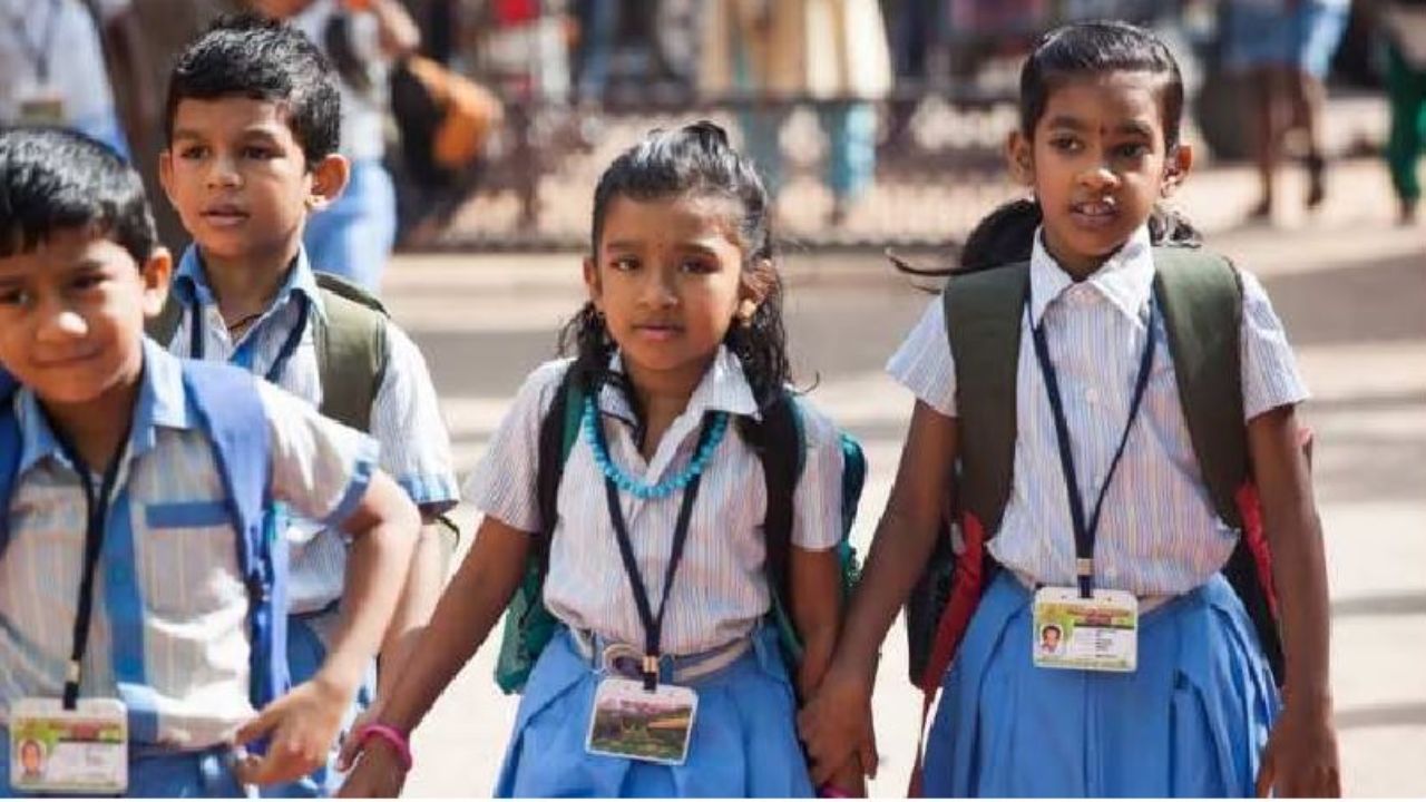 UP News: इन जिलों में बदला स्कूल टाइमिंग, डीएम ने जारी किया आदेश, बताई बड़ी वजह