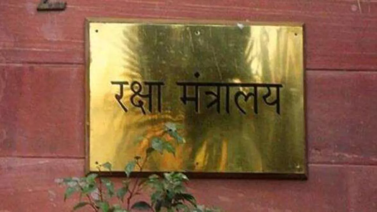 Pahalgam Terror Attack: रक्षा मंत्रालय में तीन घंटे तक चली बैठक, तीनों सेना के प्रमुखों से पूछा- कैसे लिया जाएगा बदला