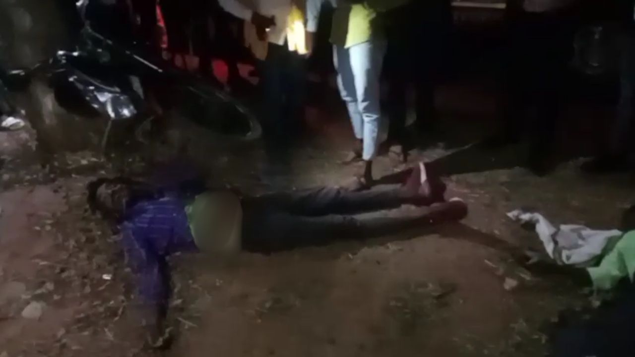 Sonbhadra News: तेज रफ्तार बाइक सड़क किनारे पेड़ से टकराई, हादसे में 2 की मौत, जानें पूरा मामला