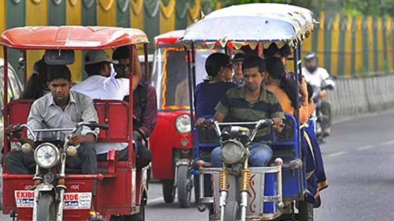 Bareilly News: ई-रिक्शा चालकों के लिए बड़ी खबर, किया गया बड़ा बदलाव; इन दिन से होंगे लागू Bareilly News: ई-रिक्शा चालकों के लिए बड़ी खबर, किया गया बड़ा बदलाव; इन दिन से होंगे लागू