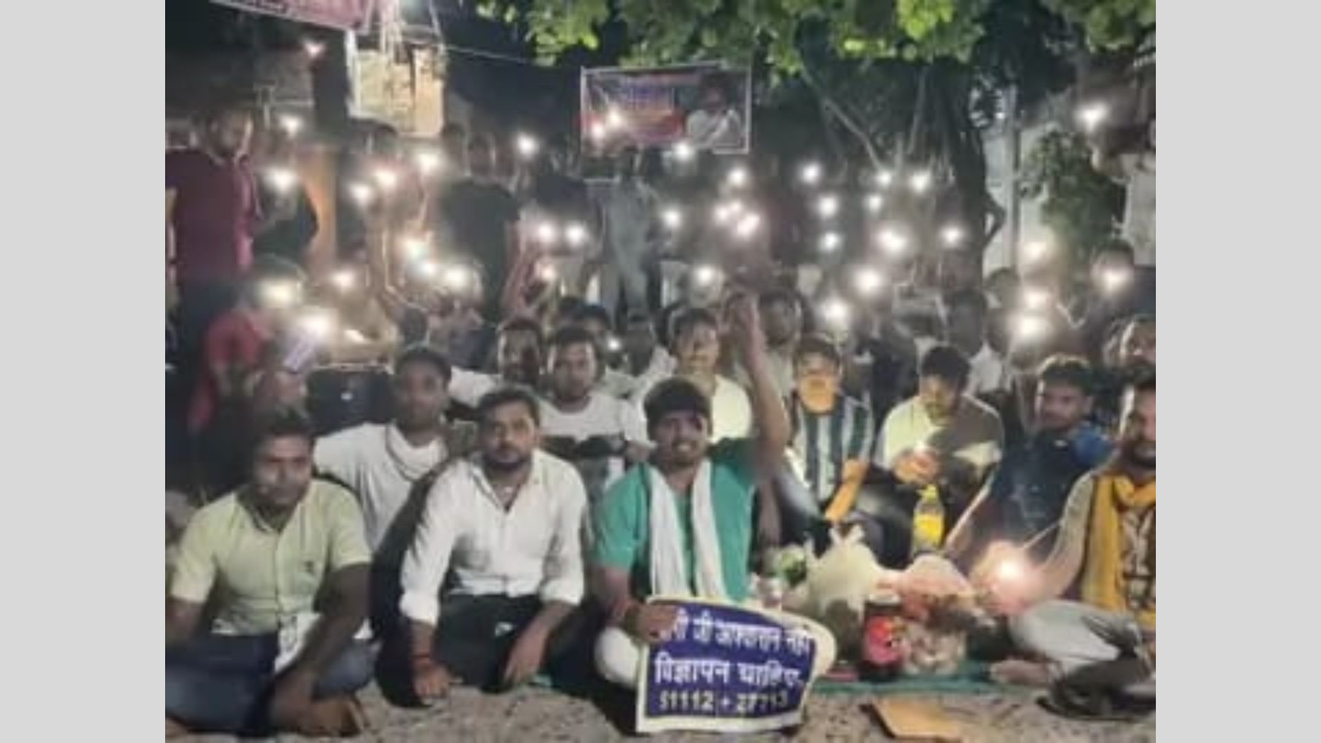 Student Protest in Prayagraj: शिक्षक बनने की आस लिए छात्र बैठे सड़कों पर, बोले- अब सिर्फ आश्वासन नहीं चाहिए