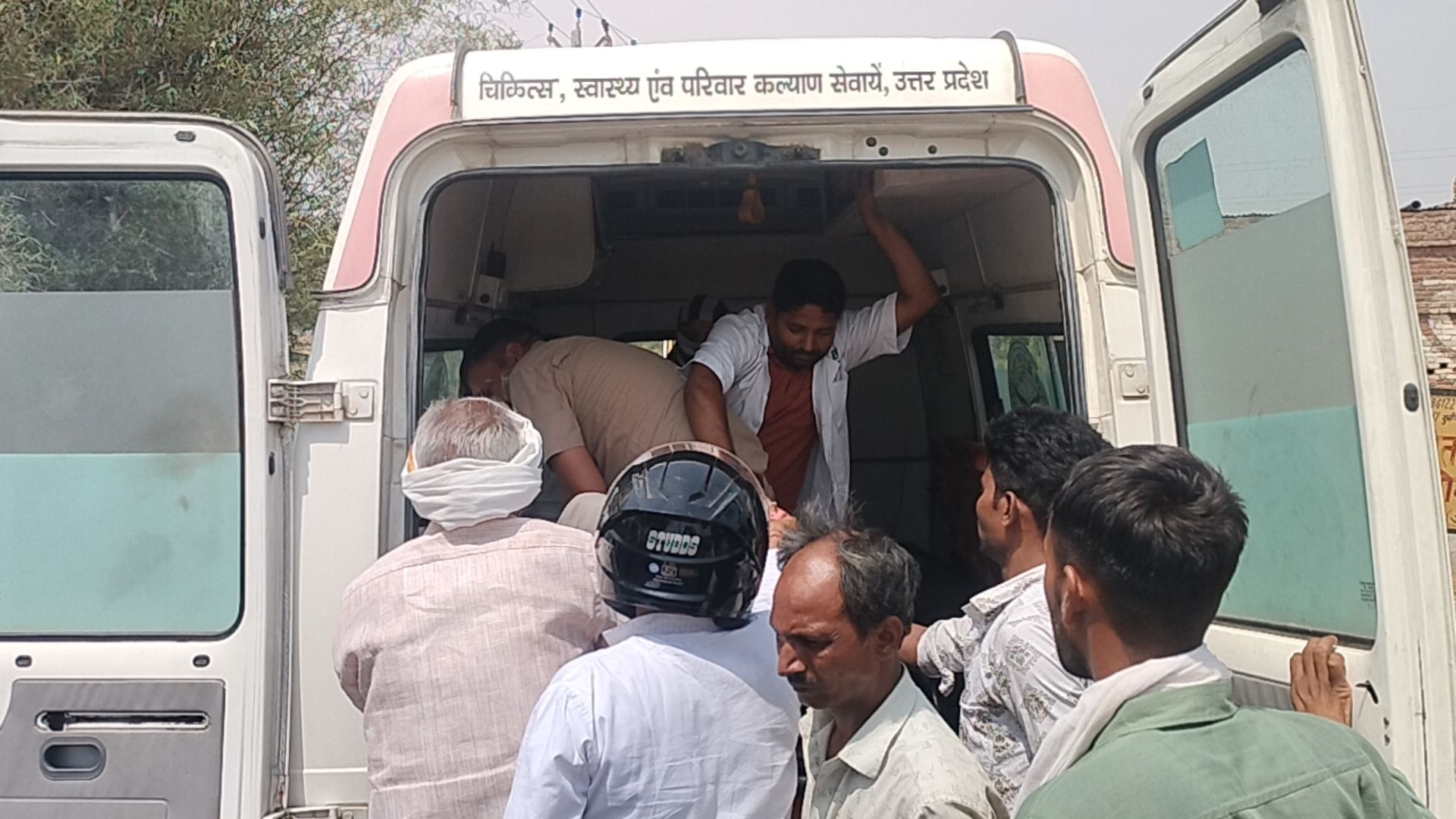 Auraiya News: दो बाइकों की आमने-सामने भिड़ंत, शिक्षक सहित चार लोग घायल