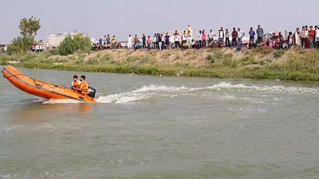 Two sisters drowned in the river in Chandauli