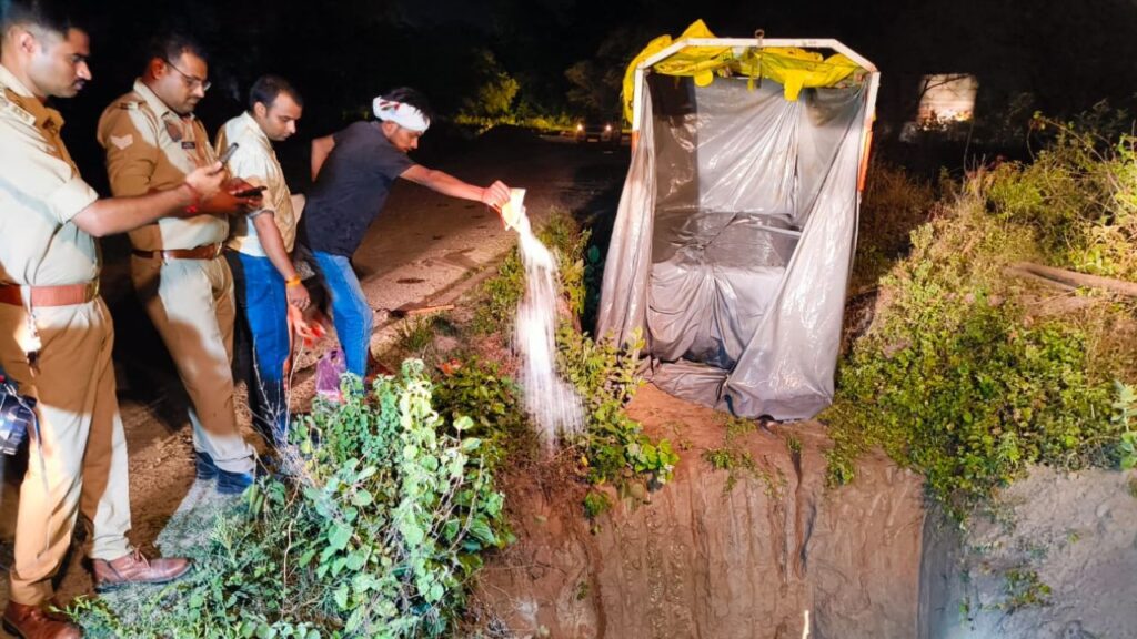 कार्रवाई के दौरान हुई फोटोग्राफी और वीडियोग्राफी ( सोर्स - रिपोर्टर )