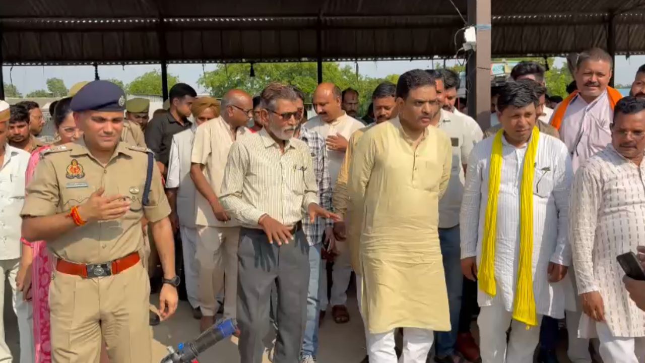 Hardoi News: मंत्री असीम अरुण ने गल्ला मंडी का किया निरीक्षण, किसानों की समस्याएं CM तक पहुंचाने का दिया आश्वासन