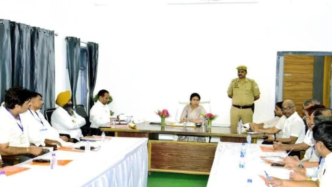 Lakhimpur Kheri News: लखीमपुर खीरी में डीएम ने सहकारी चीनी मिल का किया निरीक्षण, दिए दिशा निर्देश