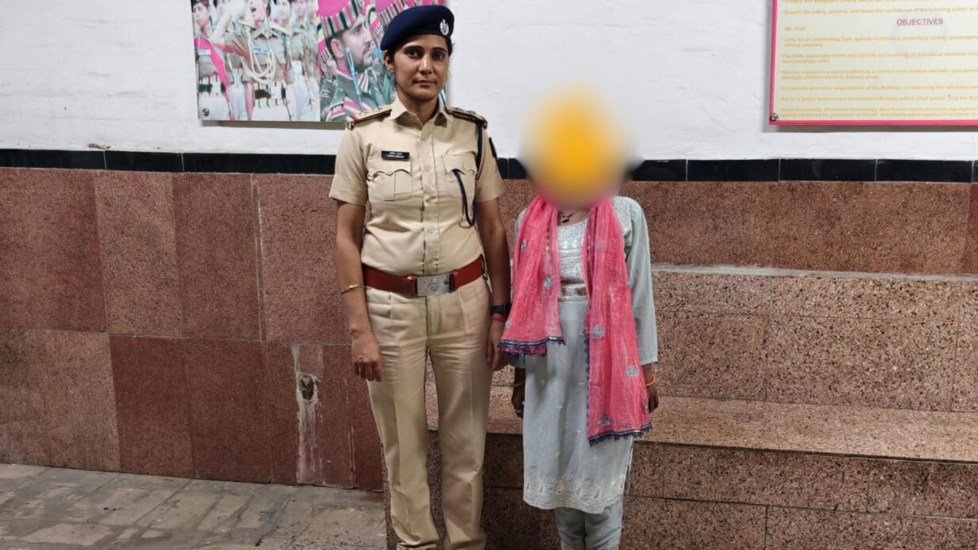 Chandauli News: मां की डांट से नाराज होकर घर से भागी बच्ची, DDU जंक्शन पर RPF ने ट्रेन से की बरामदगी