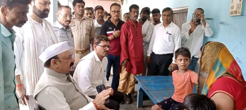खाटू श्याम यात्रा में सड़क हादसे में तीन युवकों की मौत, अमेठी सांसद किशोरीलाल शर्मा ने परिजनों से की मुलाकात खाटू श्याम यात्रा में सड़क हादसे में तीन युवकों की मौत, अमेठी सांसद किशोरीलाल शर्मा ने परिजनों से की मुलाकात