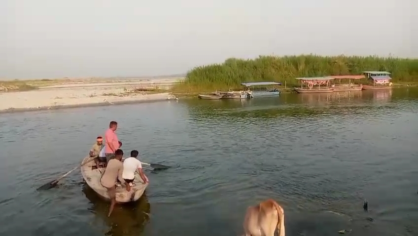 रायबरेली में दो शव मिलने से सनसनी, गंगा नदी और तालाब के पास मिले मृतक, जांच में जुटी पुलिस रायबरेली में दो शव मिलने से सनसनी, गंगा नदी और तालाब के पास मिले मृतक, जांच में जुटी पुलिस