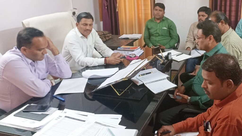 Mirzapur DPRO Action taken against careless employees 