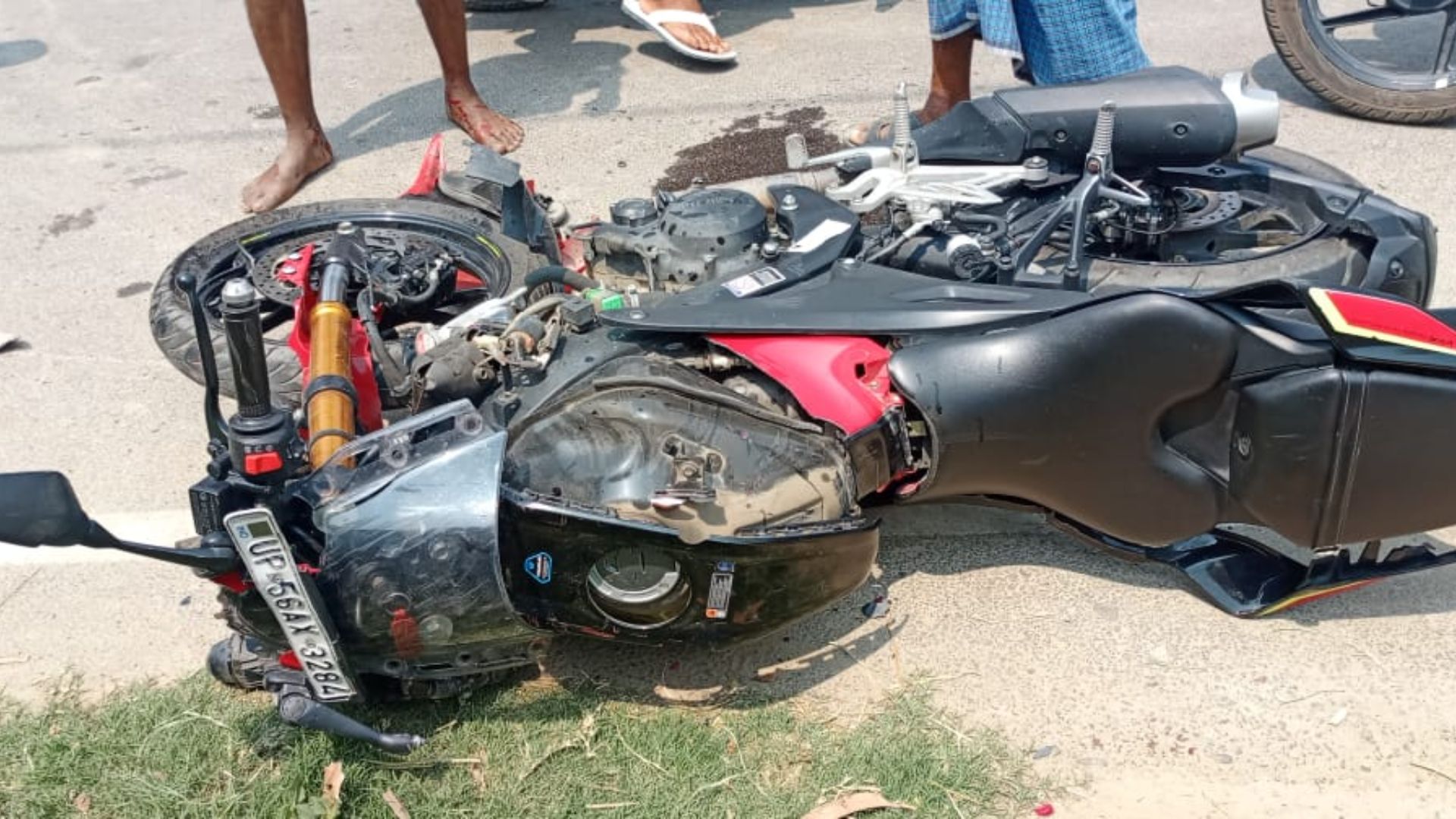 Road Accident: महराजगंज में तेज रफ्तार मोटरसाइकिलों की टक्कर, 2 की मौत, दो गंभीर रूप से घायल