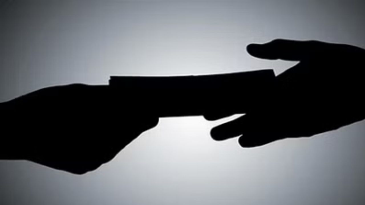 नैनीताल में सतर्कता विभाग की बड़ी कार्रवाई, मुख्य कोषाधिकारी और अकाउंटेंट रिश्वत लेते रंगे हाथ गिरफ्तार