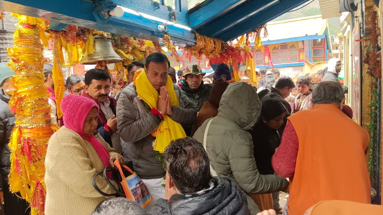 Uttarakhand News: बीकेटीसी अध्यक्ष हेमंत द्विवेदी ने श्री बदरीनाथ धाम में यात्रा व्यवस्थाओं का लिया जायजा, और दिये जरूरी निर्देश Uttarakhand News: बीकेटीसी अध्यक्ष हेमंत द्विवेदी ने श्री बदरीनाथ धाम में यात्रा व्यवस्थाओं का लिया जायजा, और दिये जरूरी निर्देश