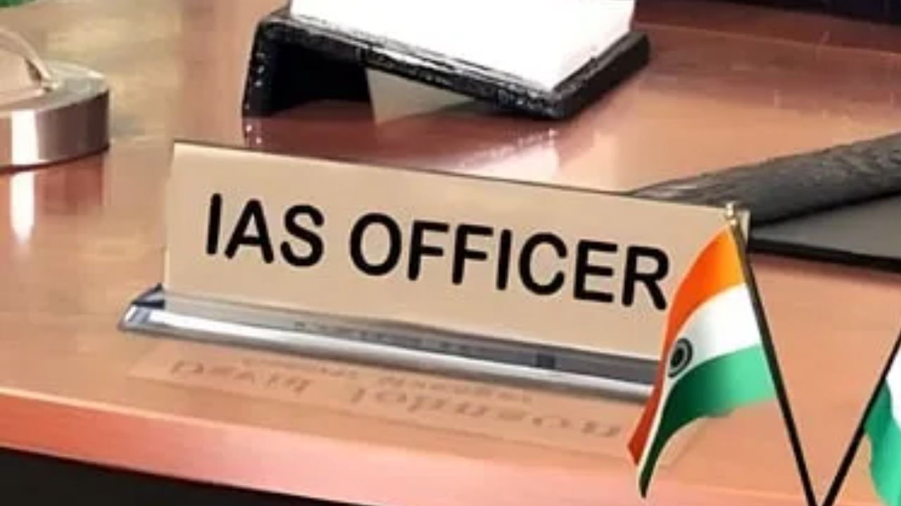 उत्तर प्रदेश में प्रशासनिक फेरबदल, कई जिलों के डीएम समेत 14 IAS अधिकारियों के तबादले