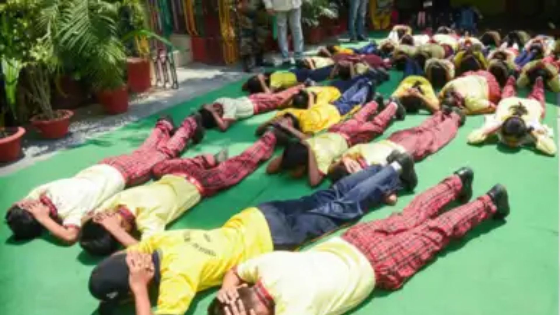 Bareilly News : ब्लैक आउट के दौरान इन जगहों पर हवाई हमलों से बचाव के लिए जागरूकता अभियान तेज