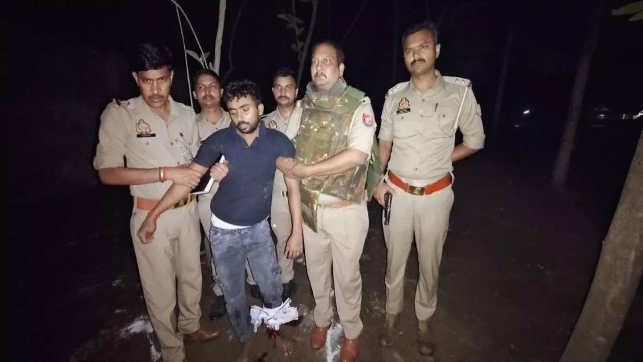 Gorakhpur News: पुलिस मुठभेड़ में कुख्यात गौ तस्कर गिरफ्तार, तमंचा और मोटरसाइकिल बरामद