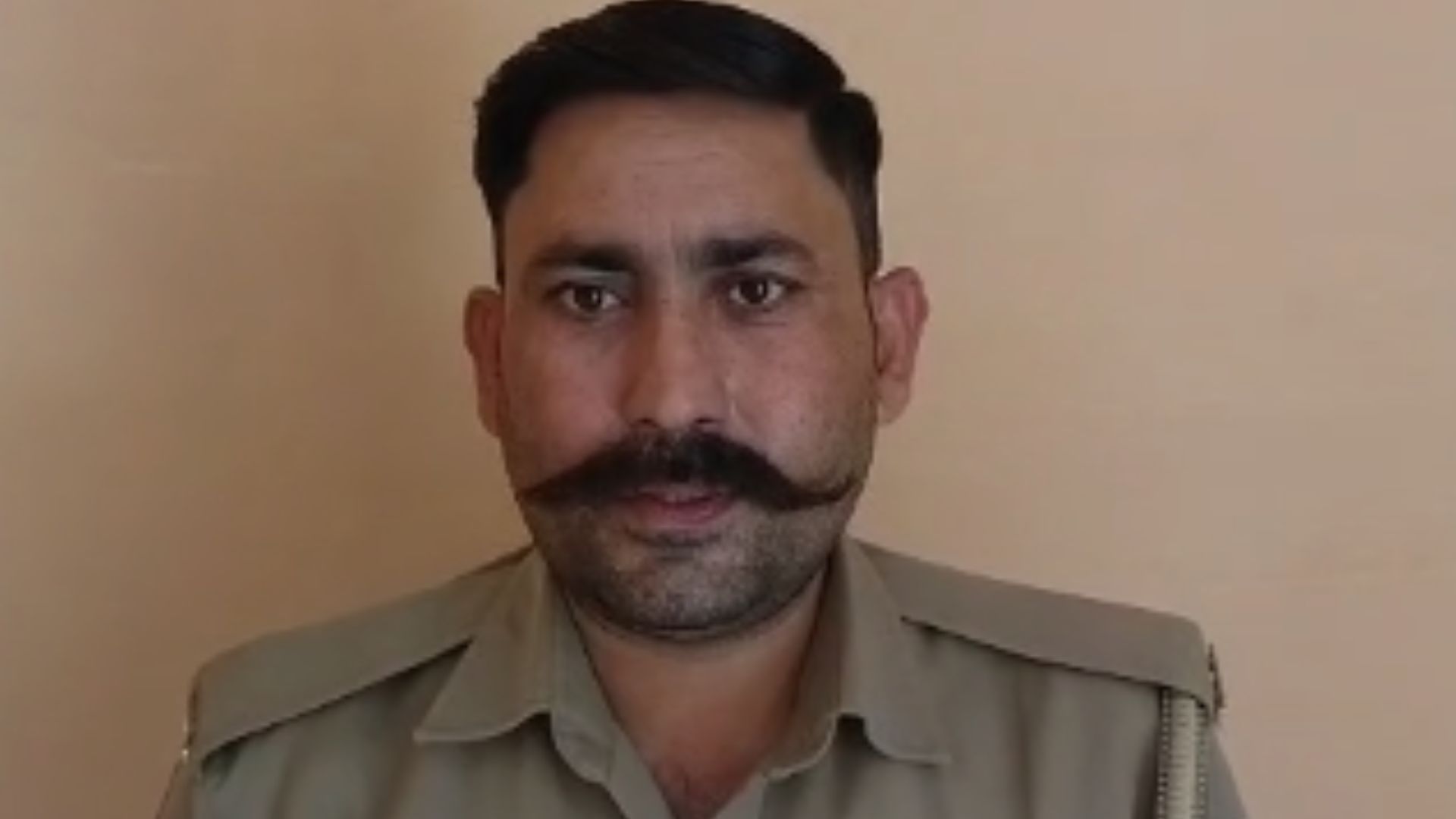 Rampur News: ऑपरेशन सिंदूर के बीच हेड कांस्टेबल की अनोखी मांग से रामपुर के लोग करने लगे सलाम, जानें पूरी कहानी