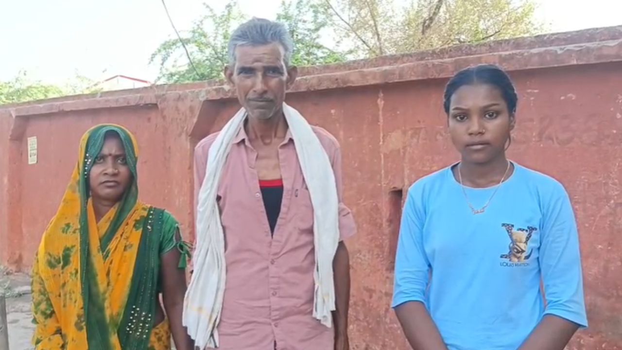 Cyber Crime In Etawah: IPS अधिकारी बनकर युवती से 16 हजार की ठगी, रुपए न देने पर दी गई धमकी