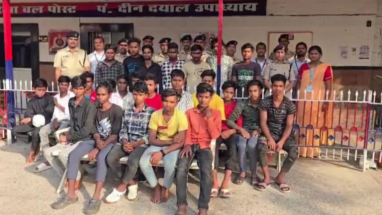 Chandauli News: आरपीएफ का मुस्तैद रेस्क्यू अभियान, 17 नाबालिग बच्चों को मानव तस्करों के चंगुल से कराया मुक्त
