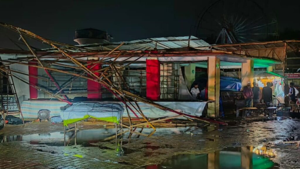 बुधवार को मेरठ में अचानक आई आंधी-बारिश के बाद का नजारा।