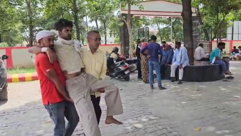 दिल्ली में UPSC की तैयारी कर रहे युवक पर निचलौल में जानलेवा हमला, न्याय के लिए दर-दर भटक परिवार