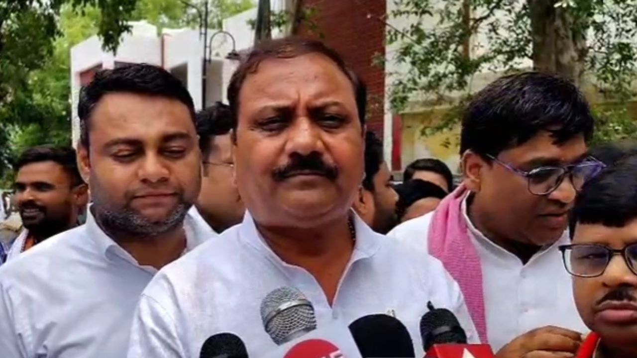 कथावाचक के साथ अमानवीय व्यवहार, सपा सांसद जितेंद्र कुमार दोहरे ने की SSP से मुलाकात, जानें क्या हुई बात