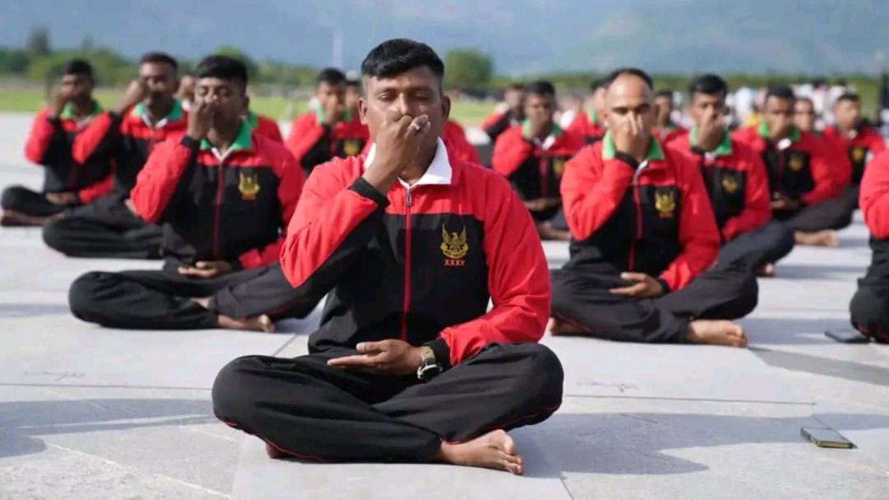 भारतीय सेना के जवानों ने किया योग