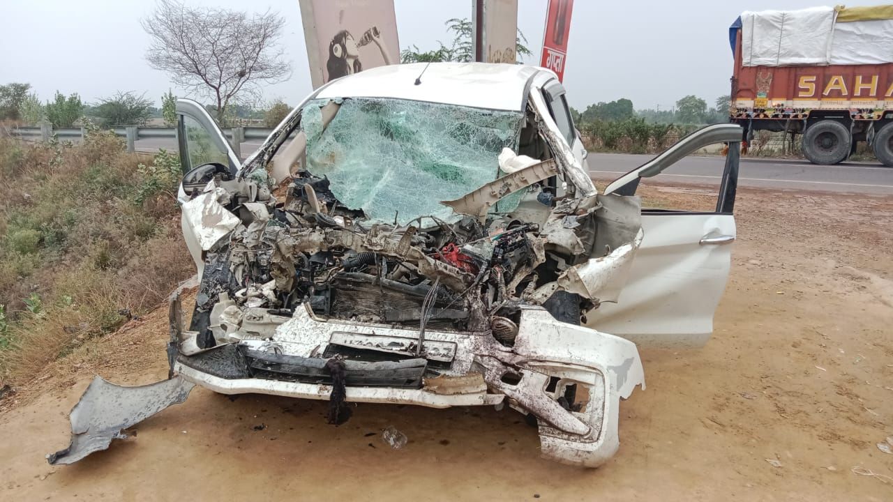 Barabanki News: ट्रक और कार की भिड़ंत, हादसे में 4 लोगों की मौत, सीएम ने मामले पर लिया संज्ञान