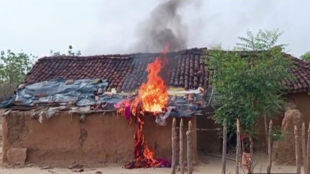 Woman with Axe Viral Video in Chandauli