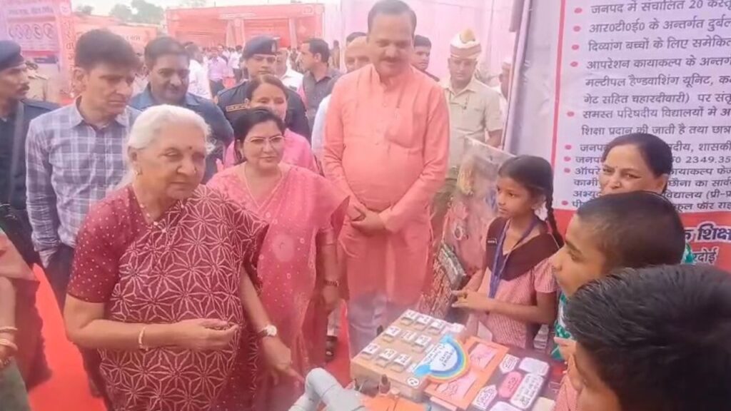 Anandiben Patel on Hardoi tour