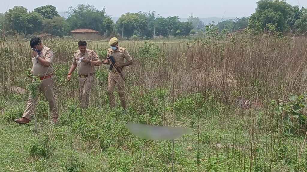 Sonbhadra Middle-aged man's body found in bushes