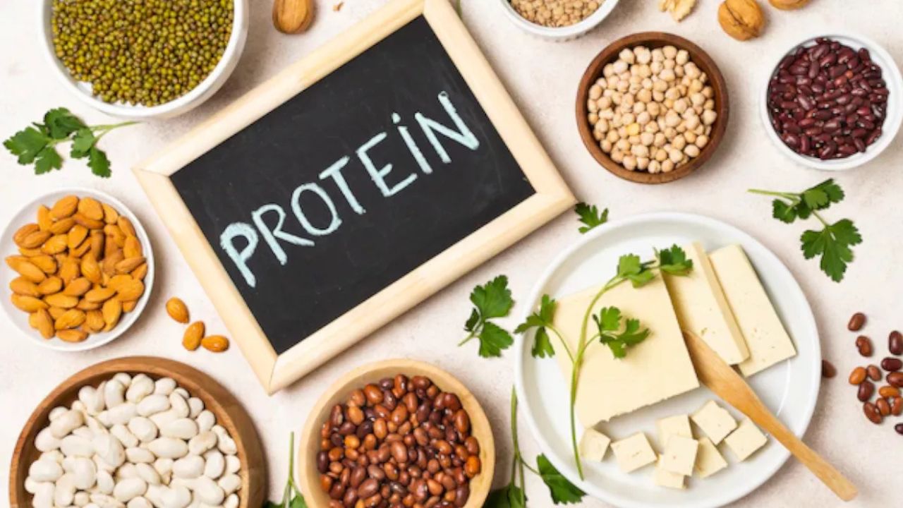 Health Tips: शरीर में प्रोटीन की कमी क्यों होती है और इसे पूरा करना क्यों जरूरी है?