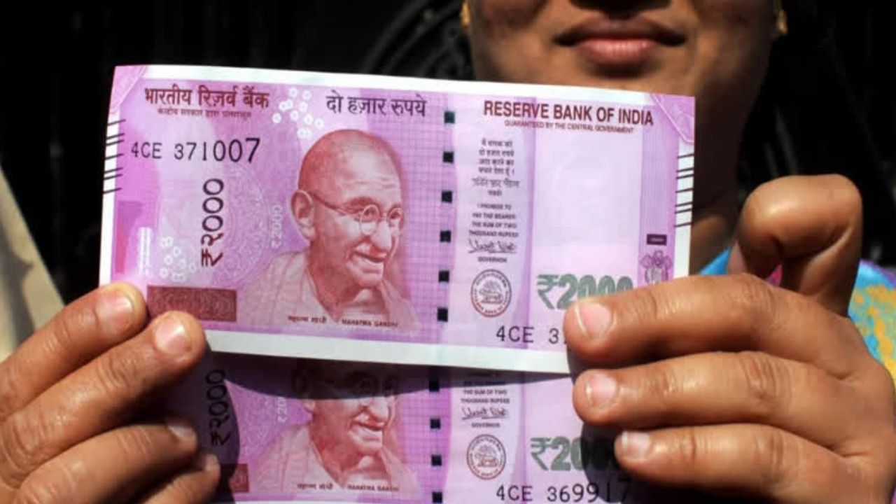 पढ़िए बड़ा खुलासा: उत्तर प्रदेश में धड़ल्ले से हो रहा 2000 रुपये के नोटों का अवैध कारोबार