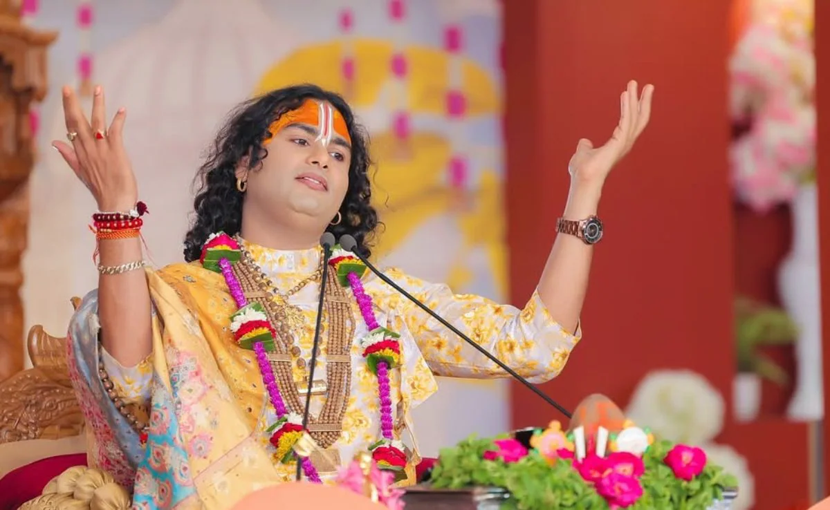 अनिरुद्धाचार्य के विवादित बयान पर भड़की महिलाएं, बोले “25 साल की लड़कियां…”, टिप्पणी ने उठाया तूफान
