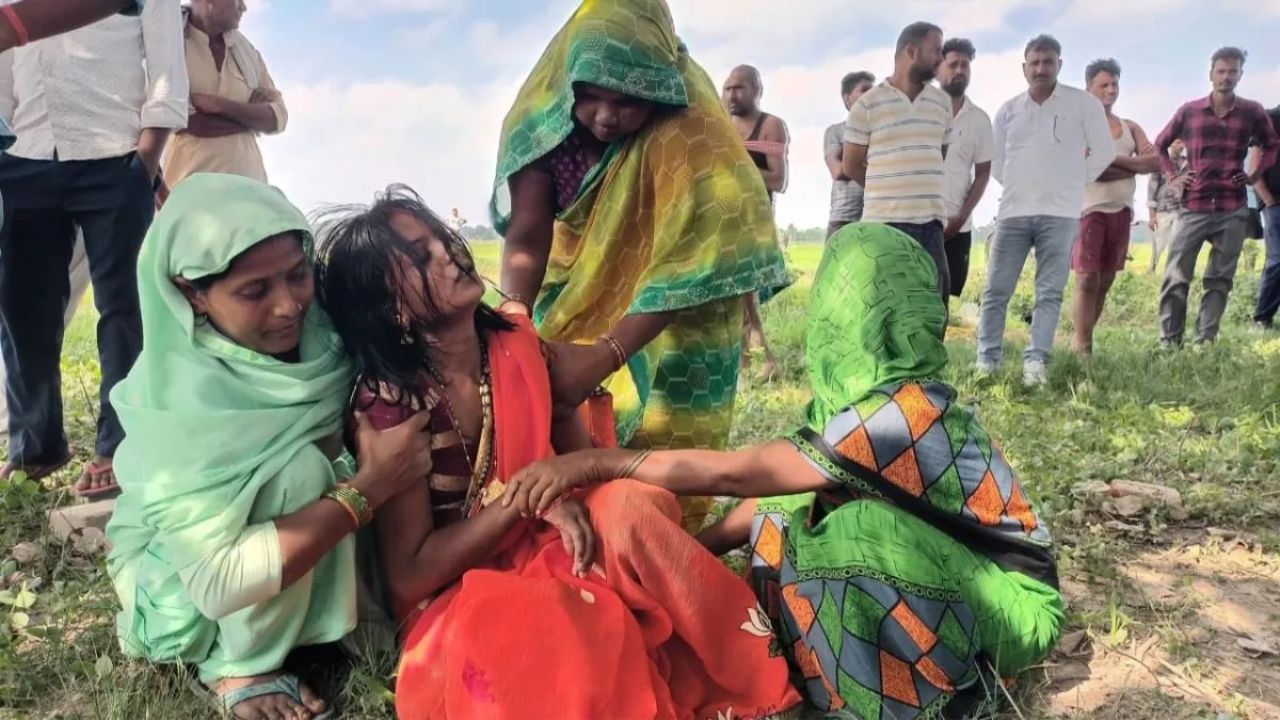 देवरिया: पेड़ से लटकता मिला युवक का शव, गांव में सनसनी, जांच में जुटी पुलिस