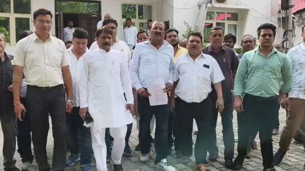 पीतल व्यापारी लामबंद
