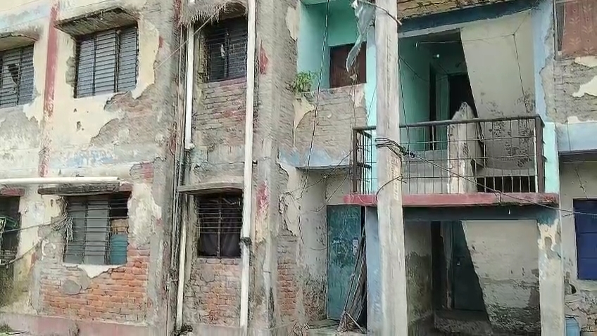 रायबरेली की काशीराम कॉलोनी का है ये हाल, बढ़ रहा ये खतरा रायबरेली की काशीराम कॉलोनी का है ये हाल, बढ़ रहा ये खतरा