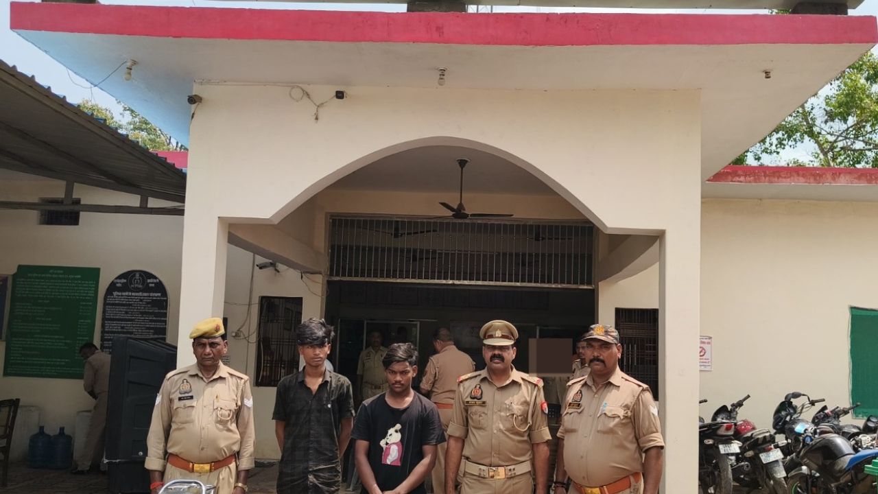 UP Crime: चंदौली में चोरी की तीन बाइक बरामद, पुलिस ने दो युवकों को किया गिरफ्तार 