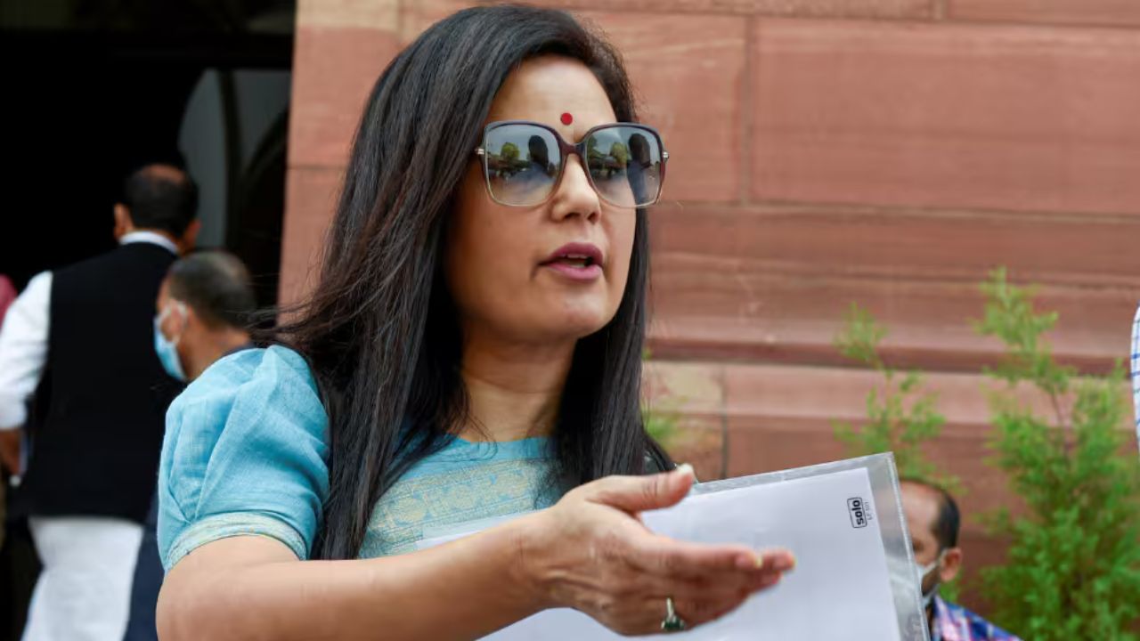 Mahua got angry at the Election Commission (Source-Google)