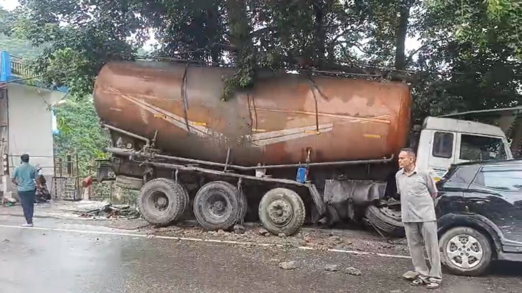 भारी-भरकम कैप्सूल ट्रक