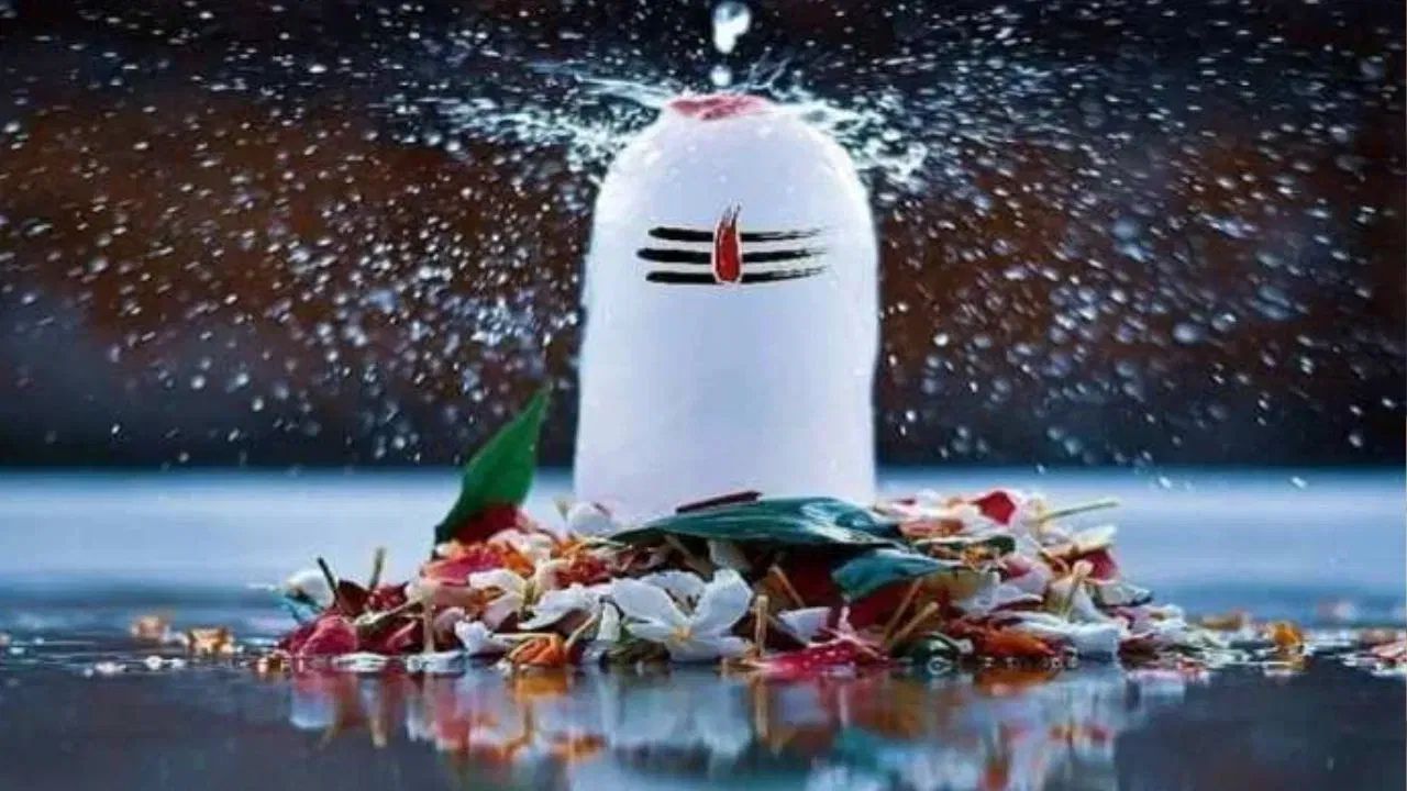 Sawan 2025: सावन में पहनें ये शुभ रंग और इन रंगों से करें परहेज, जानिए क्या है धार्मिक मान्यता