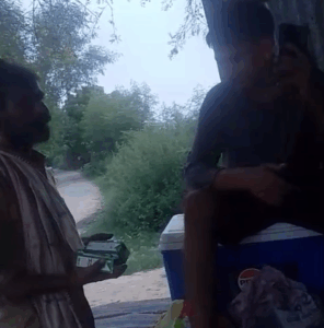 परचून की दुकान पर अवैध रूप से खुलेआम बिक रही शराब, वीडियो वायरल