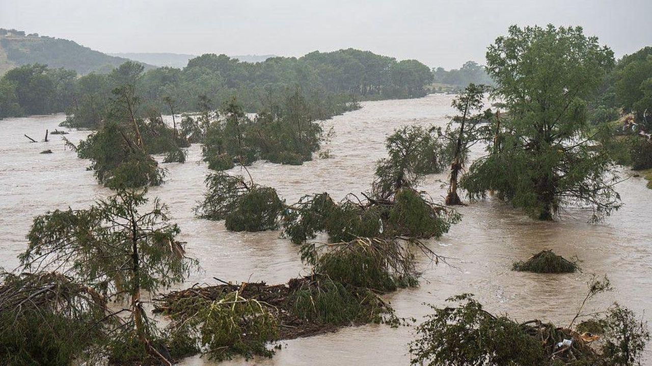 Texas Flood: कुछ घंटों की बारिश और अमेरिका के एक राज्य में मच गया कोहराम |  Texas flood a few hours of rain and chaos in a state of america flood news
