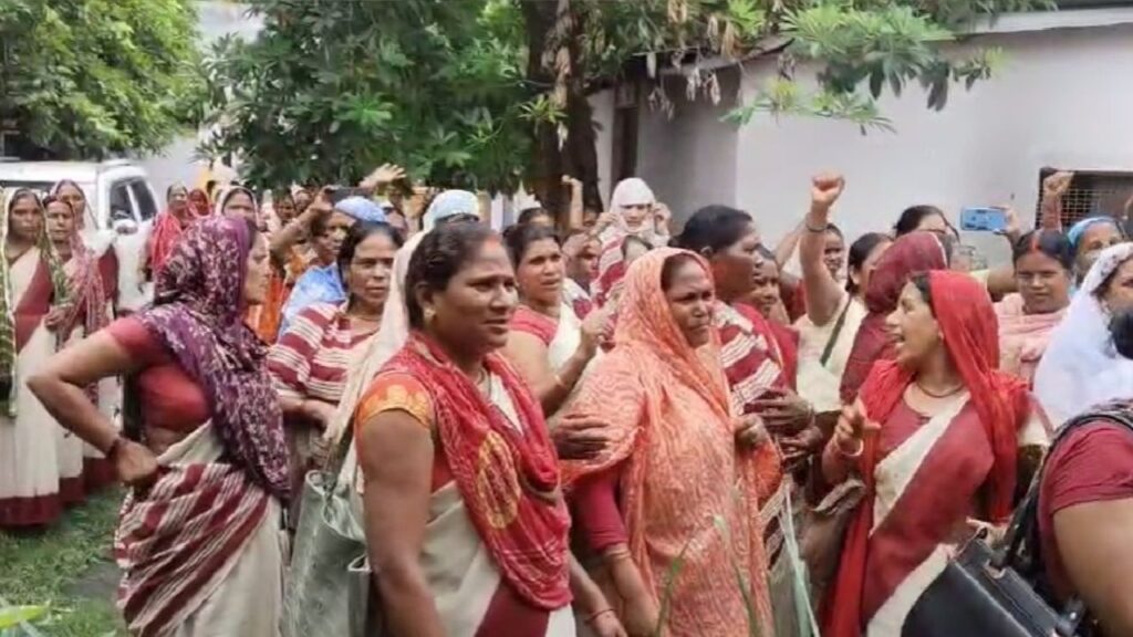 ASHA Workers Protest Chandauli