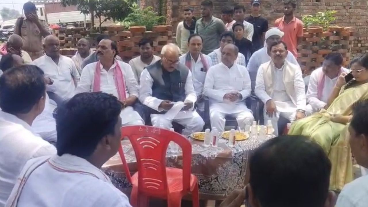 नेगुरा कांड: बादशाह खान की मौत पर गरजे सपा नेता, बोले- एक हफ्ते में होंगे हत्यारों की गिरफ्तारी, नहीं तो…