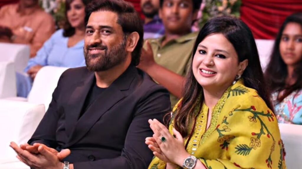 Dhoni with wife Sakshi (Source-Google)