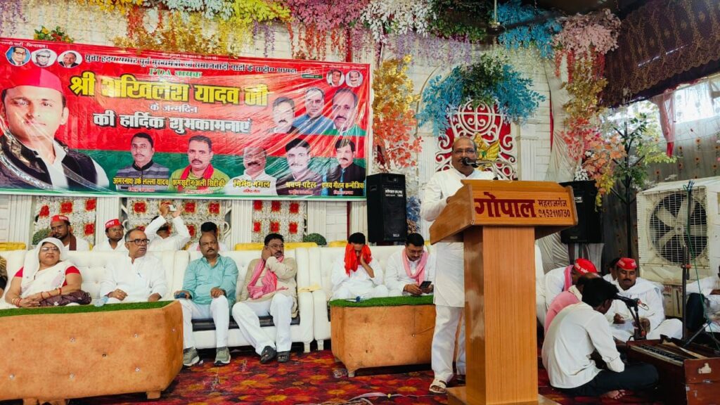 Former minister Sushil Tibrewal addressed the workers